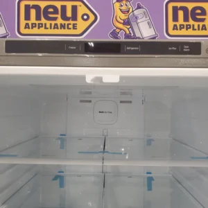 LG 22 cu. ft. 30-inch Wide French Door Refrigerator in Stainless Steel 3SD922 - LFCS22520S - Scratch & Dent (Minor) - Image 3