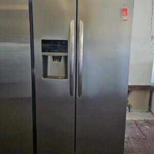 GE 31-Inch Side-by-Side Refrigerator, Model GSS23SGPASS (Used) - Image 1