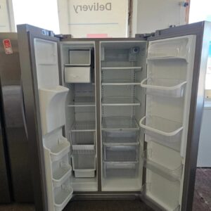 GE 31-Inch Side-by-Side Refrigerator, Model GSS23SGPASS (Used) - Image 2