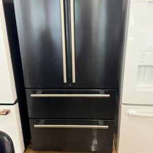 Frigidaire Refrigerator – Premium Model | Used Appliance Deal - Image 1