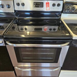 Frigidaire Range – Premium Model | Used Appliance Deal - Image 2