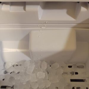 Iceman by Chefman 1 lb Dual-Size Compact Ice Machine, Ice Basket and Scoop - Image 5